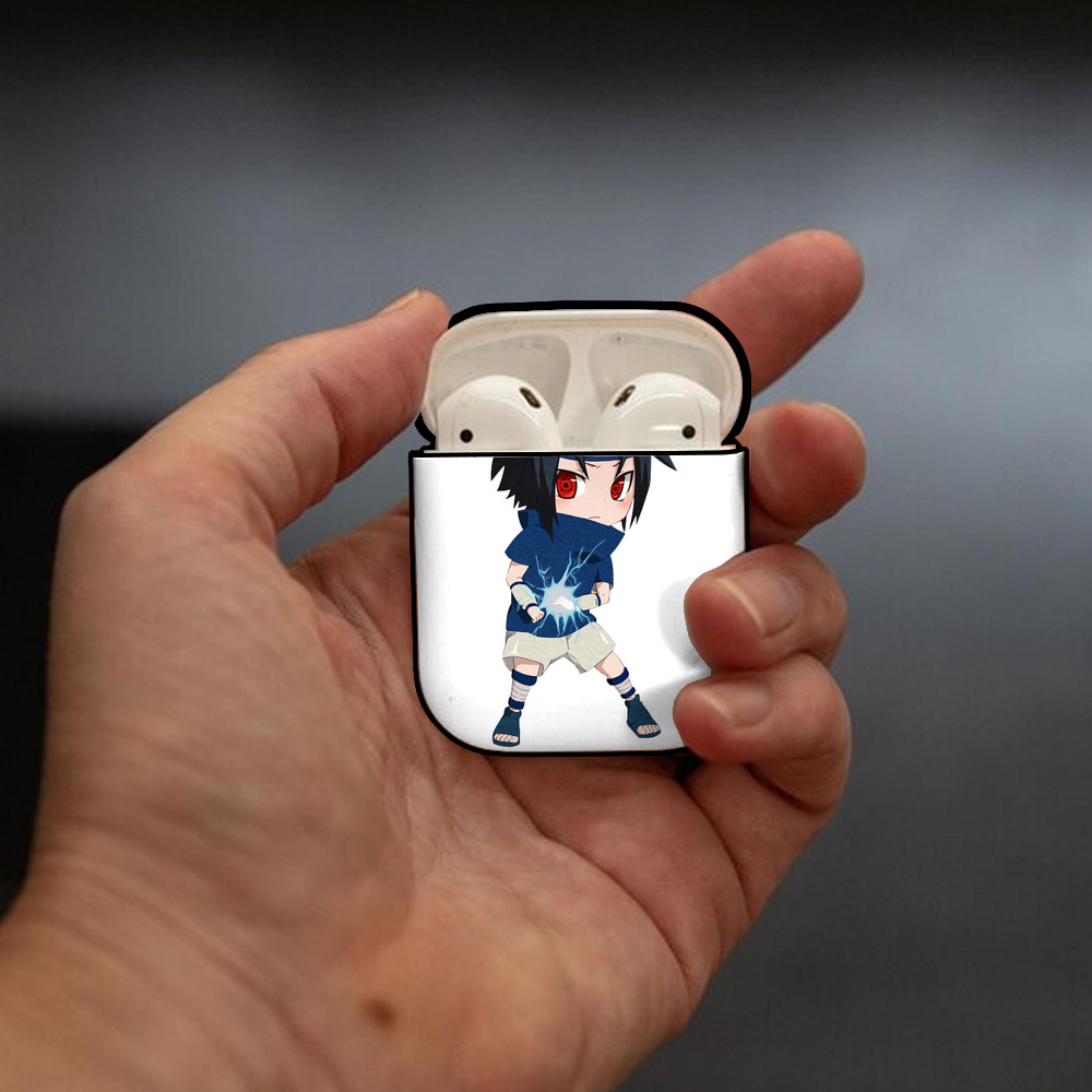 NARUTO -ナルト- うちは サスケ Uchiha Sasuke AirPods 第2世代保護ケース ハードシェル ブラック 耐衝撃・防指紋・カラビナ付き