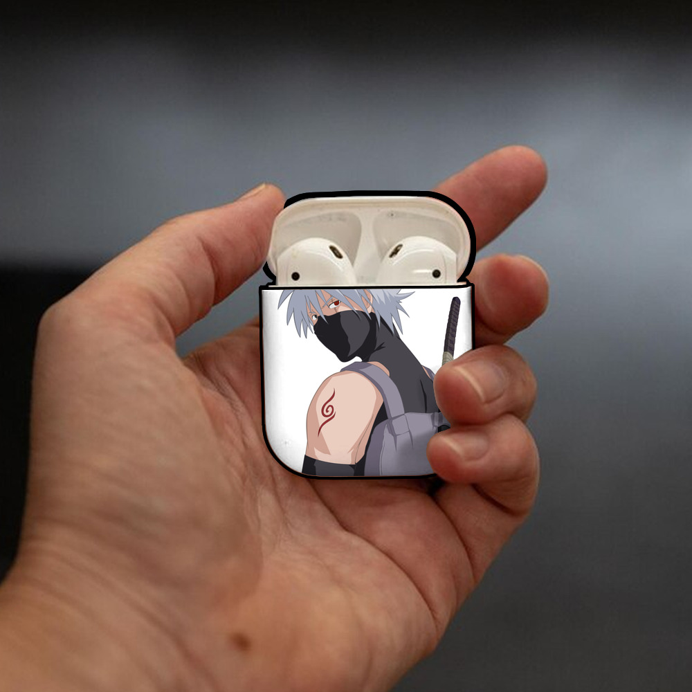 NARUTO -ナルト- はたけ カカシ Hatake Kakashi AirPods 第2世代保護ケース ハードシェル ブラック 耐衝撃・防指紋・カラビナ付き