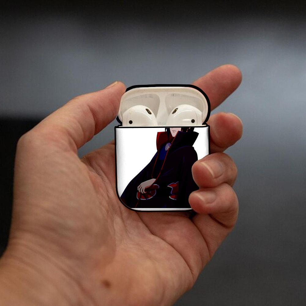 NARUTO -ナルト- うちは イタチ Uchiha Itachi AirPods 第2世代保護ケース ハードシェル ブラック 耐衝撃・防指紋・カラビナ付き