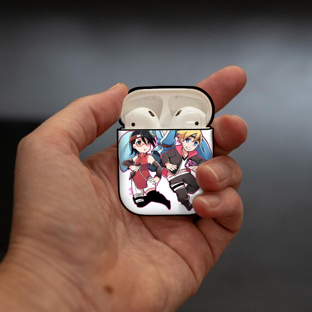 NARUTO -ナルト- うちは サラダ Uchiha Sarada AirPods 第2世代保護ケース ハードシェル ブラック 耐衝撃・防指紋・カラビナ付き