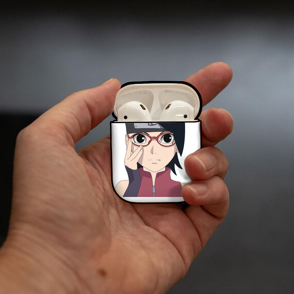 NARUTO -ナルト- うちは サラダ Uchiha Sarada AirPods 第2世代保護ケース ハードシェル ブラック 耐衝撃・防指紋・カラビナ付き