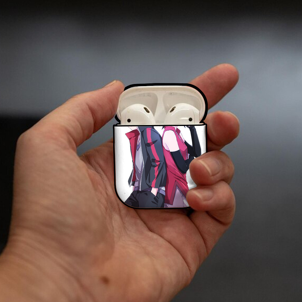 NARUTO -ナルト- うちは サラダ Uchiha Sarada AirPods 第2世代保護ケース ハードシェル ブラック 耐衝撃・防指紋・カラビナ付き