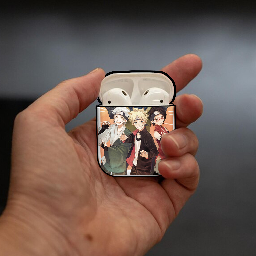 NARUTO -ナルト- うちは サラダ Uchiha Sarada AirPods 第2世代保護ケース ハードシェル ブラック 耐衝撃・防指紋・カラビナ付き