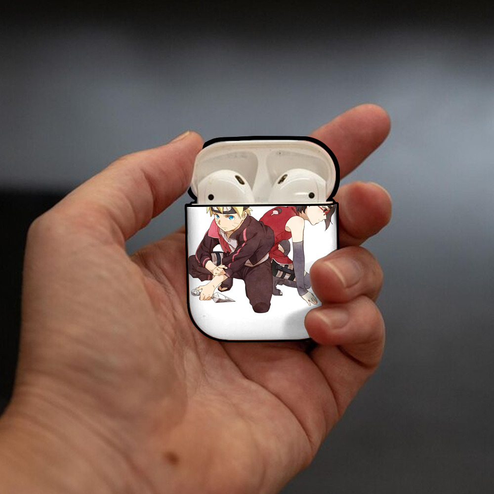 NARUTO -ナルト- うちは サラダ Uchiha Sarada AirPods 第2世代保護ケース ハードシェル ブラック 耐衝撃・防指紋・カラビナ付き